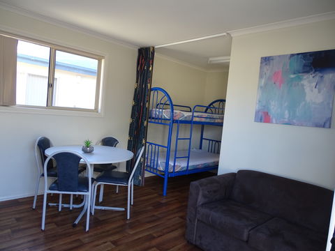 Moonta Bay Cabins - Cabin 2 - Accommodation Broome 2