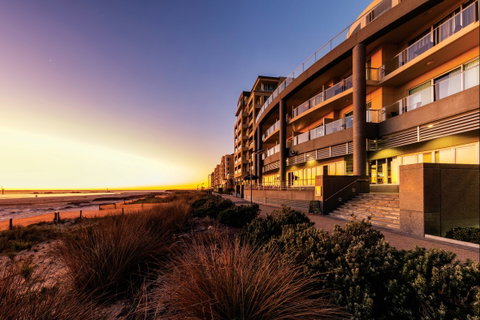 Oaks Glenelg Plaza Pier Suites - Accommodation Broome 0