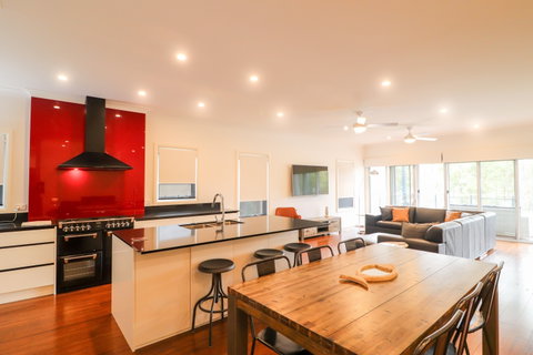 Sunset On Lake Point - Accommodation Broome 2