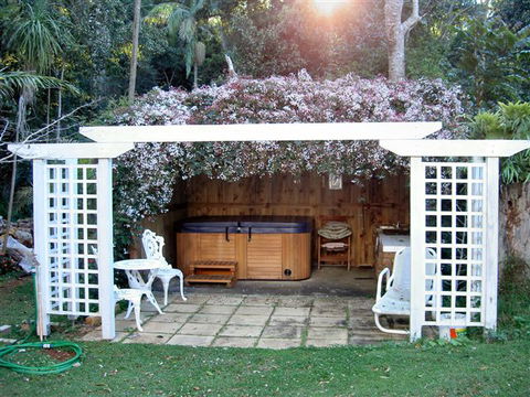 Curtis Falls Mountain Retreat - Accommodation Broome 2