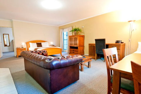 Quality Inn And Suites The Menzies - Accommodation Broome 2