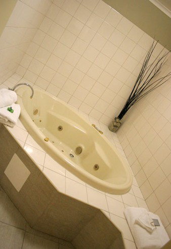 Quality Inn And Suites The Menzies - Accommodation Broome 5