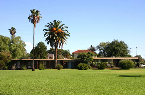 Camellia Court House And Holiday Apartments - Accommodation Broome 1