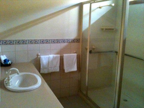 Camellia Court House And Holiday Apartments - Accommodation Broome 2