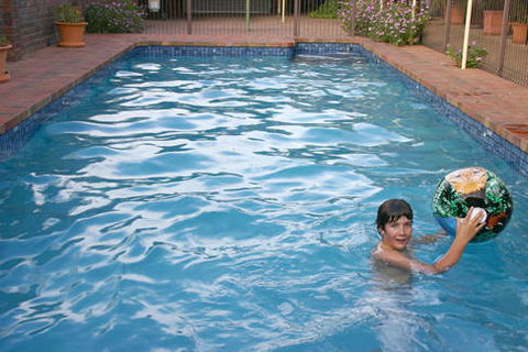 Camellia Court House And Holiday Apartments - Accommodation Broome 5