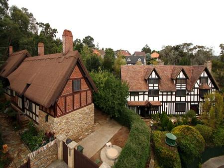William Shakespeare's Bed & Breakfast - Accommodation Broome 1