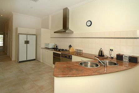Michelle's Garden Apartments - Accommodation Broome 4