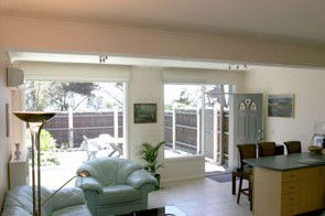 Black Dolphin Townhouse And Apartment - Accommodation Broome 2