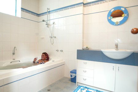 Black Dolphin Townhouse And Apartment - Accommodation Broome 4