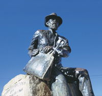 Paddy Hannans Statue - Accommodation Broome