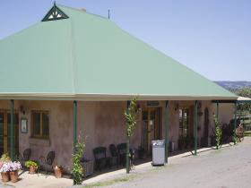 Lloyd Brothers Wine & Olive Company - McLaren Vale - Accommodation Broome 0