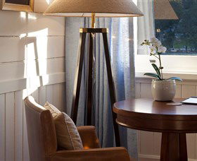 East Coast Lounge - Accommodation Broome 4