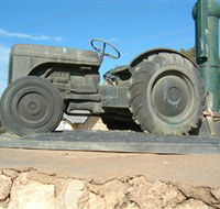 Ferguson Tractor Monument - Accommodation Broome