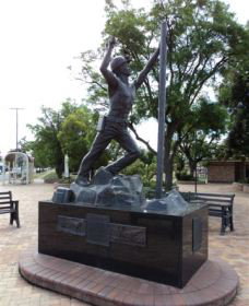 Miners Memorial Statue - Accommodation Broome 0