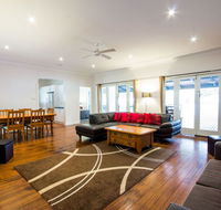 The Retreat Port Stephens - Accommodation Broome