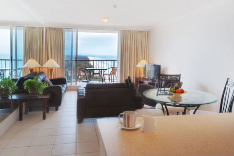 Golden Sands On Main Beach - Accommodation Broome 0