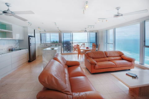 Golden Sands On Main Beach - Accommodation Broome 18