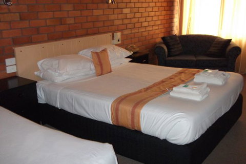 Hilldrop Motor Inn - Accommodation Broome 0