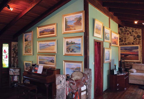 Rossiters’ Paintings - Accommodation Broome 2