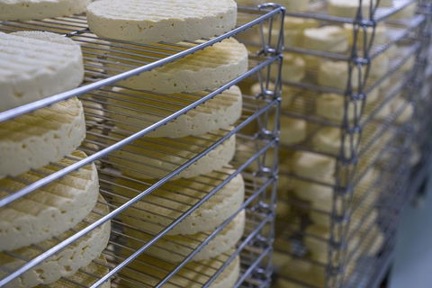 A Sommelier Guided Tour: Thursday Afternoon Wine Gin Cheese & Cocktails - Accommodation Broome 14