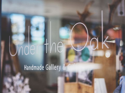 Under The Oak Handmade Gallery And Gifts - Accommodation Broome 0
