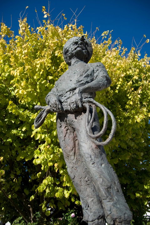 Alexander Cameron Statue - Accommodation Broome 1