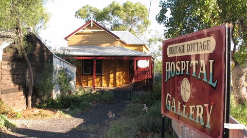 Lightning Ridge Heritage Cottage - Accommodation Broome 0