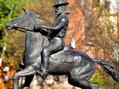 Thunderbolt's Statue And Constable Walker Memorial - Accommodation Broome 0