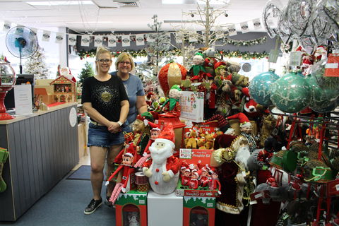 Mrs Claus And Santa - Accommodation Broome 1