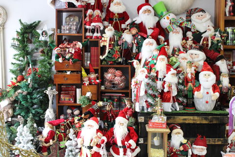 Mrs Claus And Santa - Accommodation Broome 2