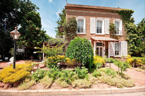 Two-Foot Heritage Walk - Accommodation Broome 0