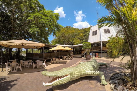 Adelaide River Queen Cruise Shuttle Bus - Accommodation Broome 1