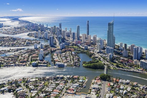 Gold Coast Airport Transfers : Airport OOL To Gold Coast City In Luxury Car - Accommodation Broome 4