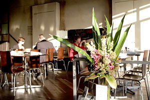 R Bar Restaurant Port Melbourne - Accommodation Broome 0