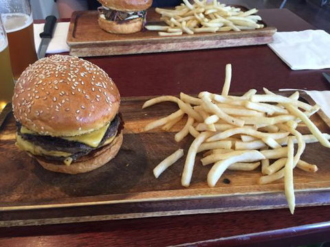 A Friend In Hand - Accommodation Broome 3