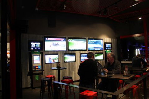 The Sporting Globe Bar & Grill - Accommodation Broome 2