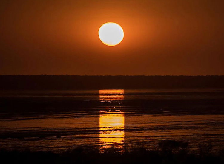 Experience the Staircase to the Moon Phenomenon