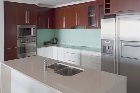 Waters Edge Apartments Cairns - Accommodation Broome 2