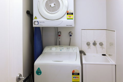 Waters Edge Apartments Cairns - Accommodation Broome 6