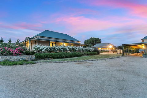 Abbotsford Country House - Accommodation Broome 4