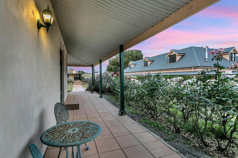 Abbotsford Country House - Accommodation Broome 3