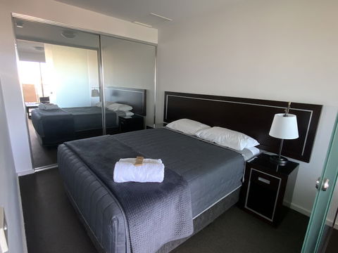 Honeysuckle Executive Apartments - Accommodation Broome 6