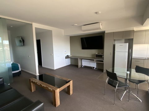 Honeysuckle Executive Apartments - Accommodation Broome 4