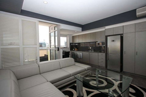 Honeysuckle Executive Apartments - Accommodation Broome 3