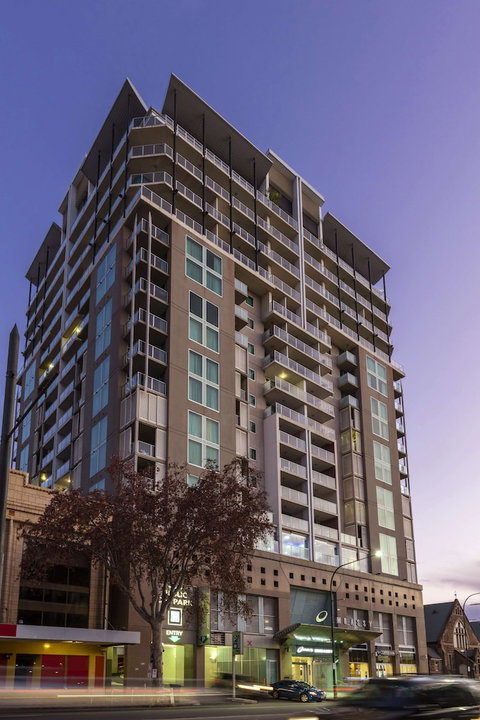 Oaks Adelaide Embassy Suites - Accommodation Broome 2
