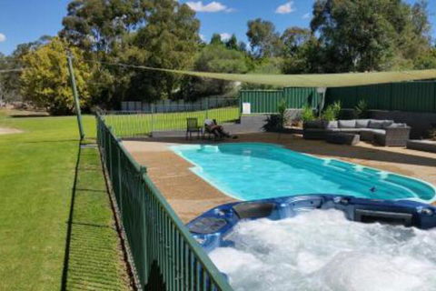 Early Settlers Motel Tocumwal - Accommodation Broome 0
