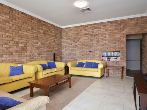 The House On The Lake At Fishing Point Lake Macquarie Honestly Put The Line In & Catch Fish - Accommodation Broome 1