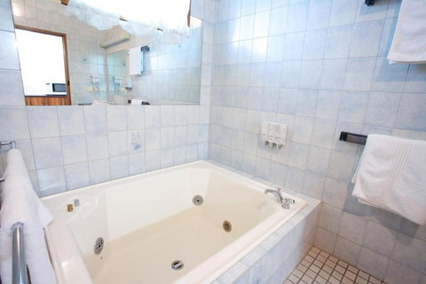 Golden Grain Motor Inn - Accommodation Broome 1