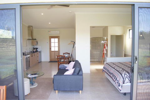 Manzanillo Grove Villa - Accommodation Broome 1