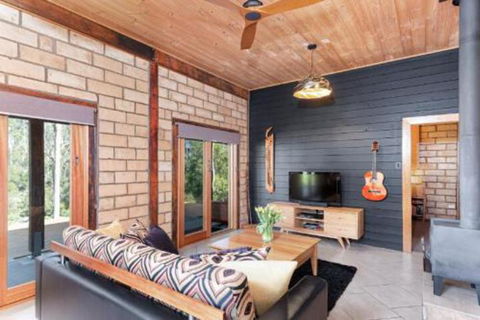 Falls River Luxury Accommodation - Accommodation Broome 2